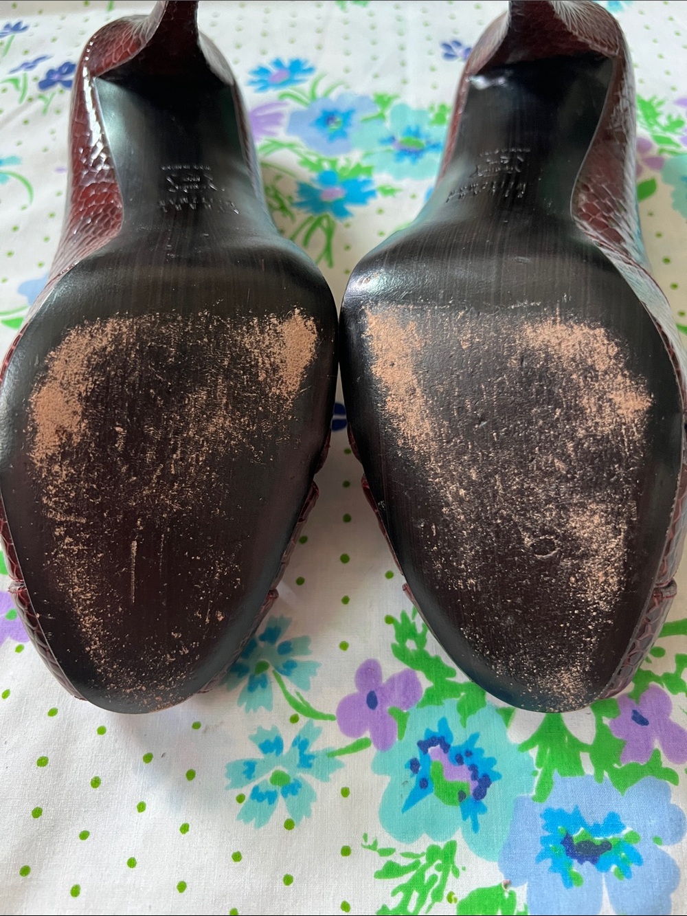 Stuart Weitzman Croc Oxblood Peep Toe Heels - 7.5 - Picture 9 of 13